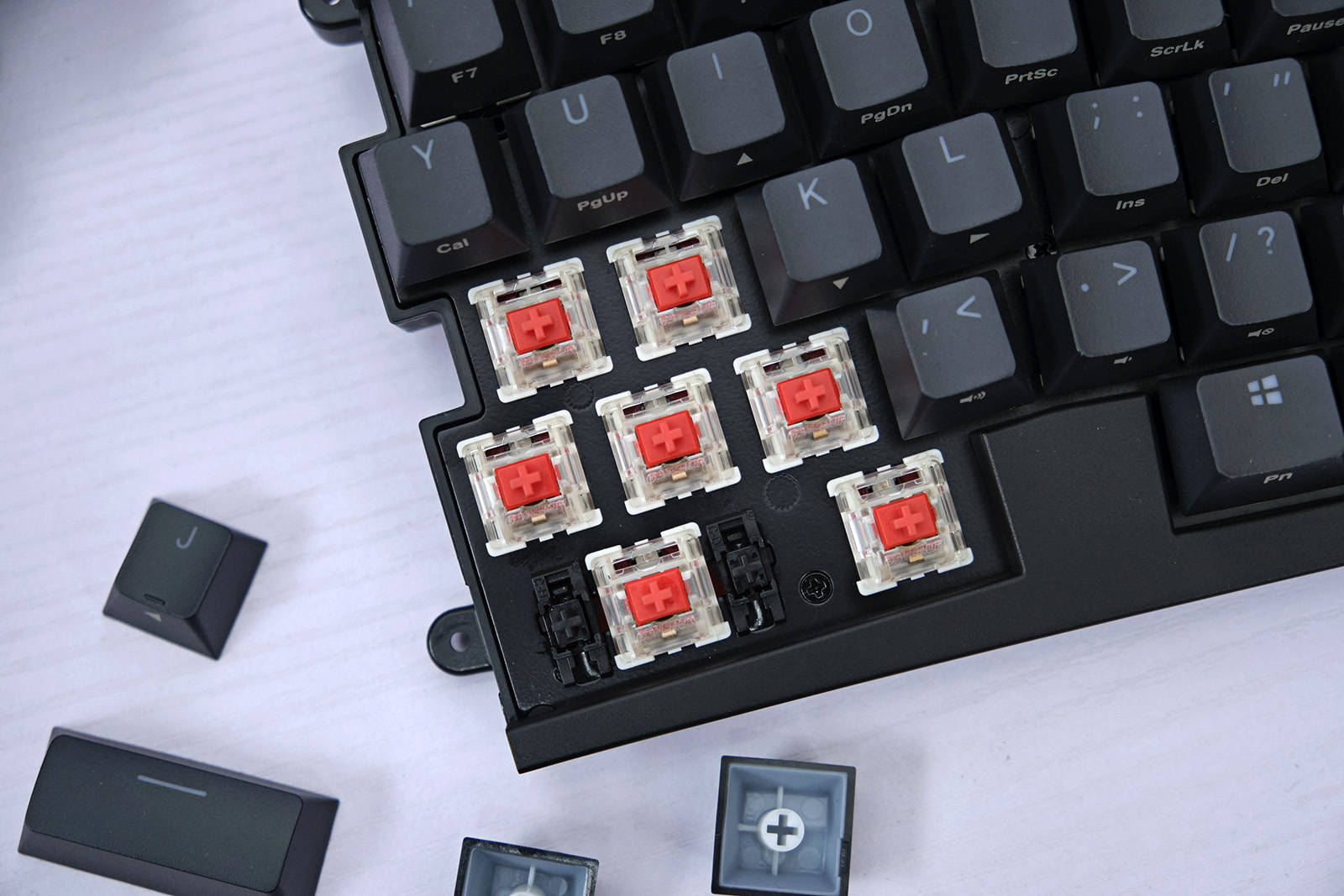 搭载的是佳达隆红轴,我记得密斯特之前一直都还在坚持使用cherry轴的