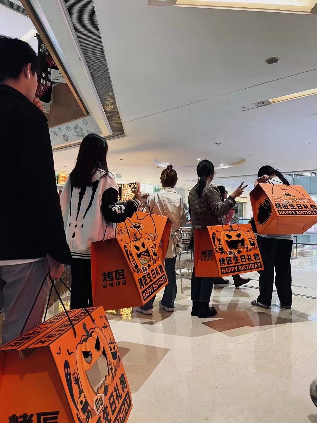 "不吃火锅,就吃烤匠" 烤匠重庆ifs国金中心开新店啦_烤鱼_生日_花椒