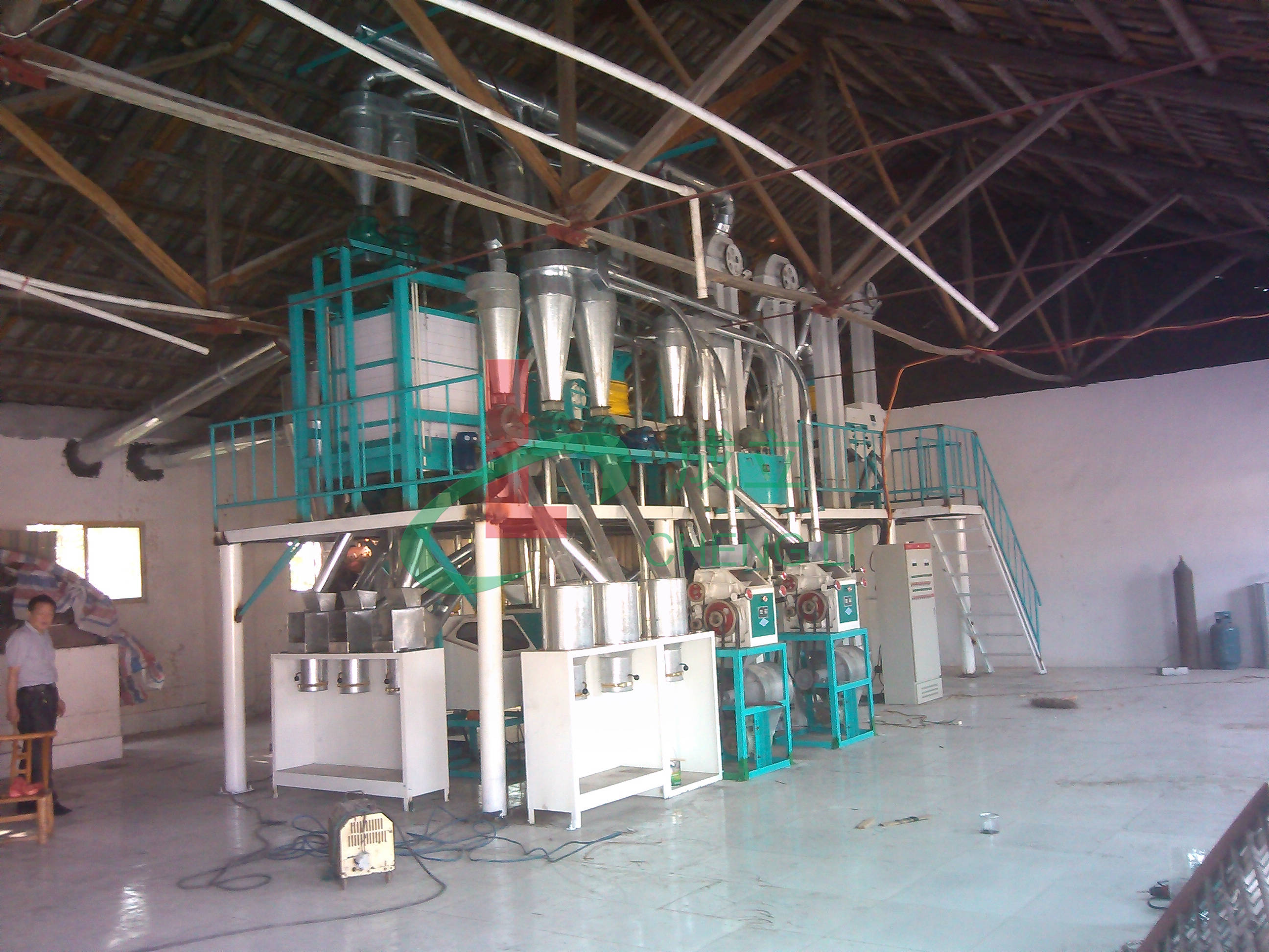 干杂粮玉米脱皮磨碴子机器,环保型玉米粒磨糁小型设备_加工_原粮_的