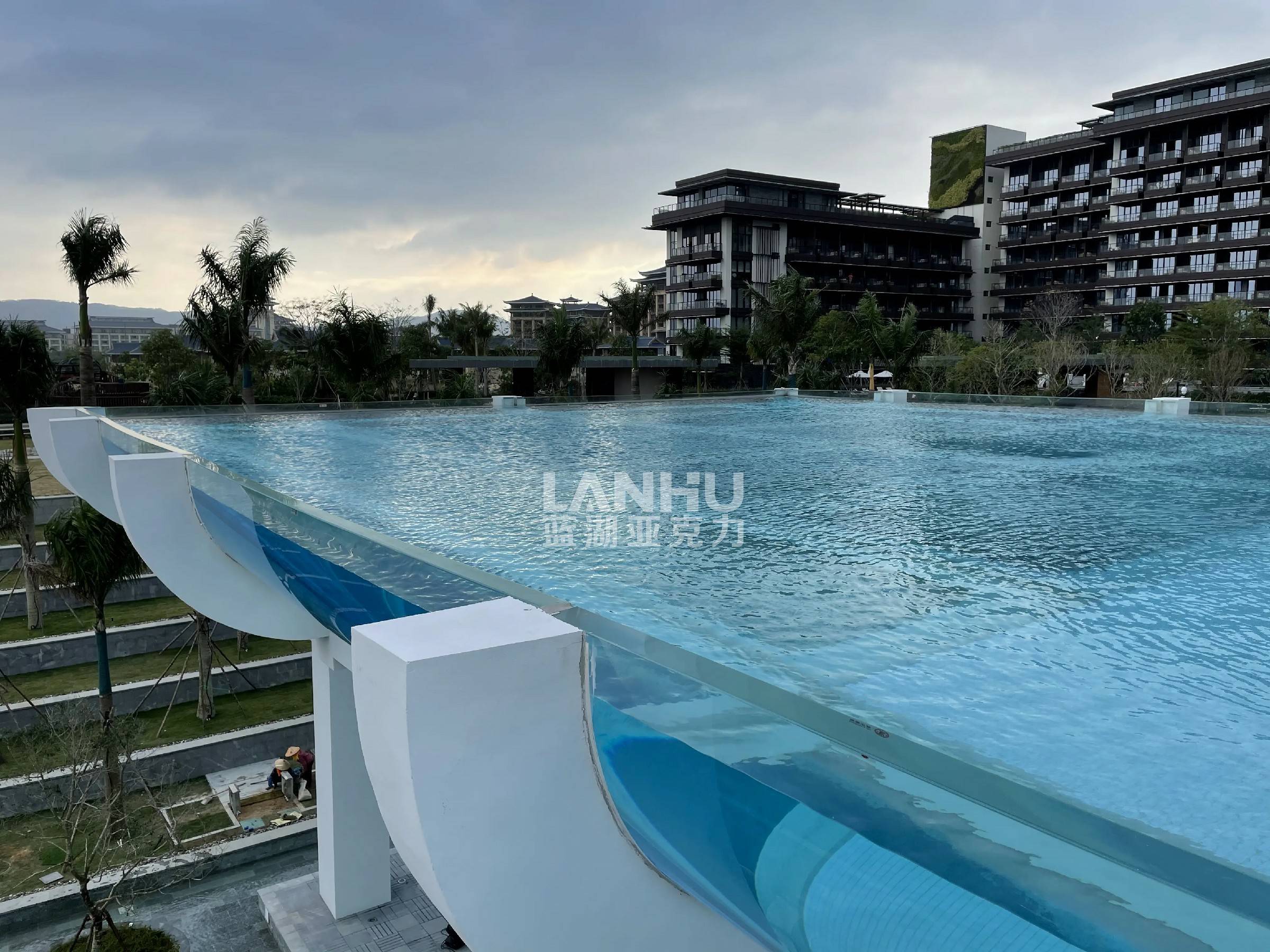 定制亚克力泳池板时注意事项_尺寸_加固_边缘