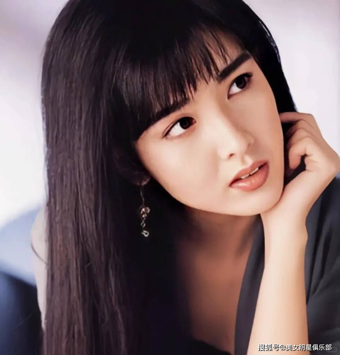 41岁周慧敏,邻家姑娘饱满性感!_演技_音乐界_作品