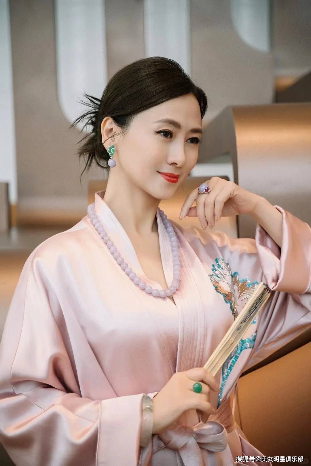 47岁翁虹,释放无穷性感魅力!_社会_观众_演技