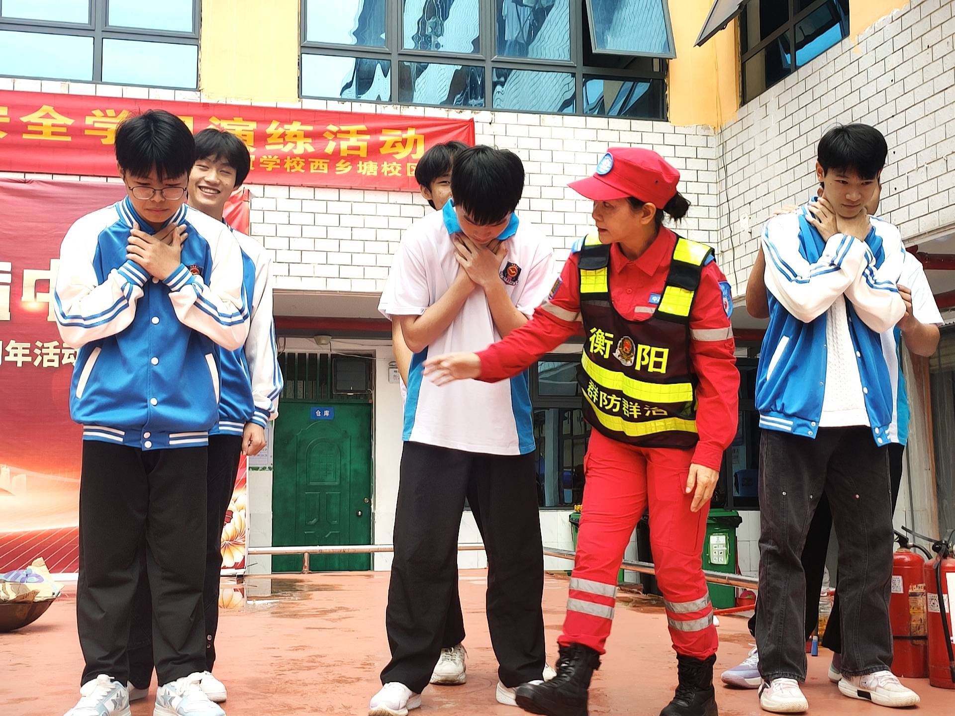 消防演练,安全知识培训课堂走进南宁商贸学校(西乡塘区)_应急_救援_黄