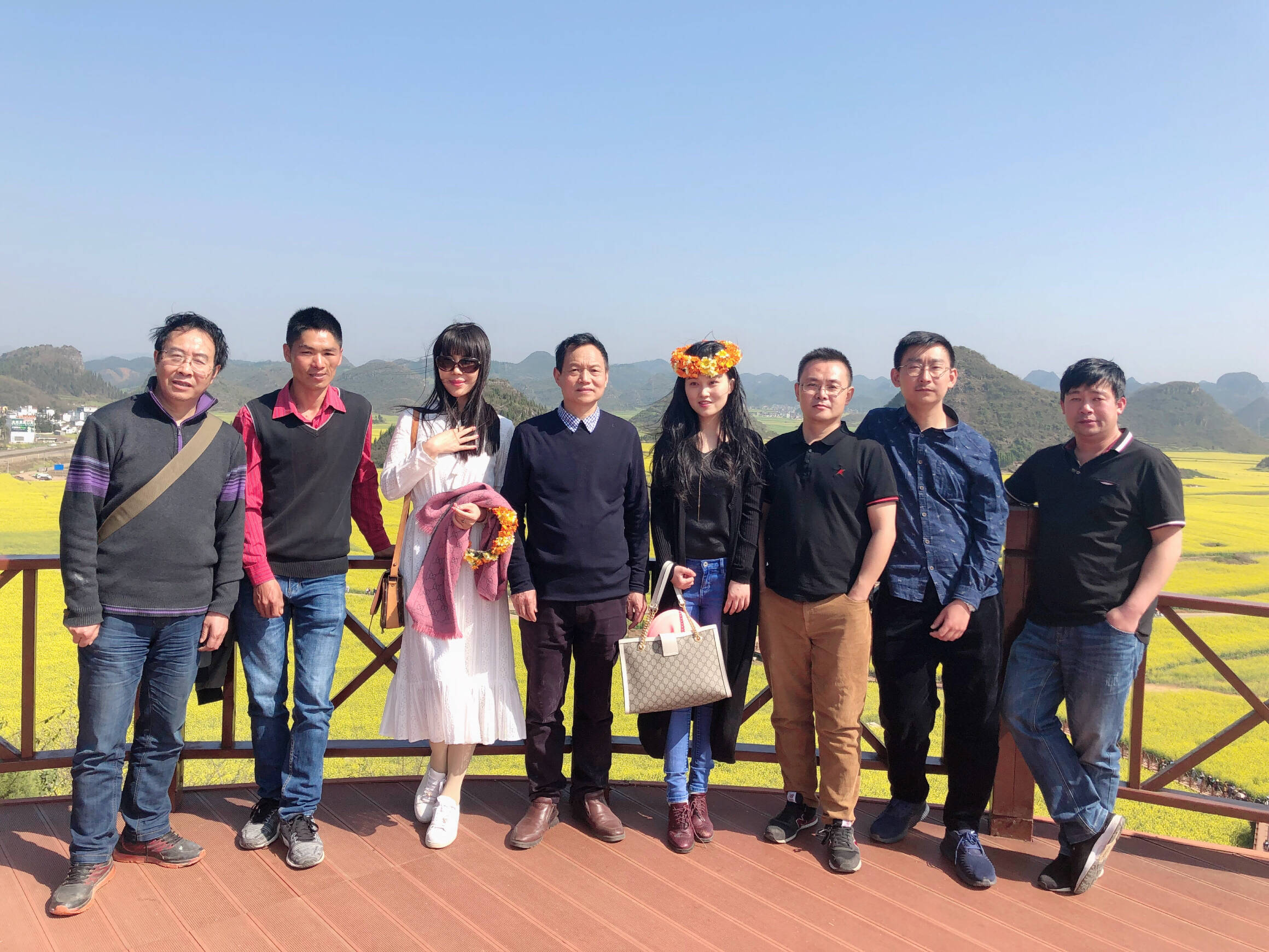 【美文】怀揣诗意去远行_罗平_先生_著名诗人