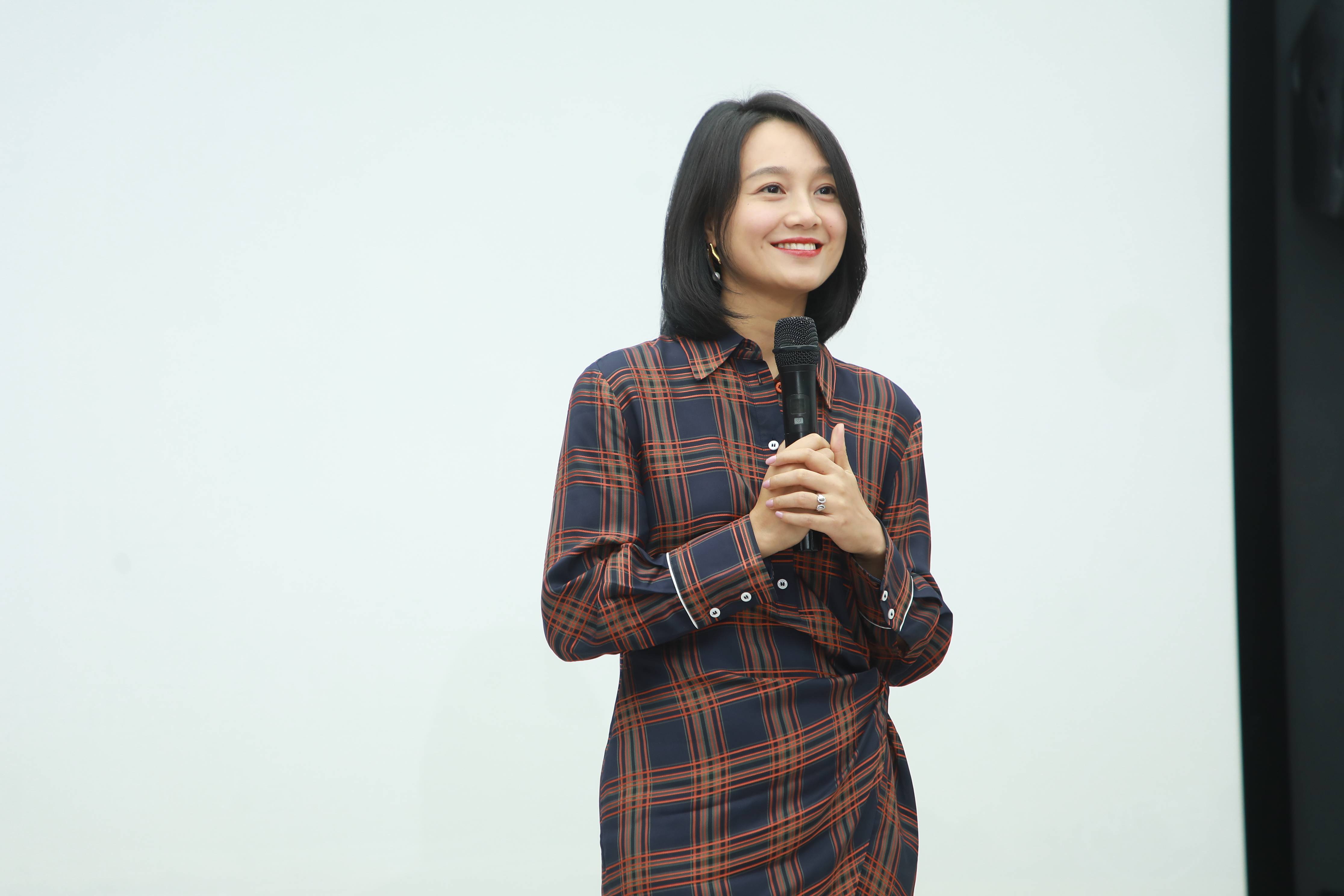 朱丹自曝被好朋友骗光所有积蓄,揭露信任危机_社会_人们_事件