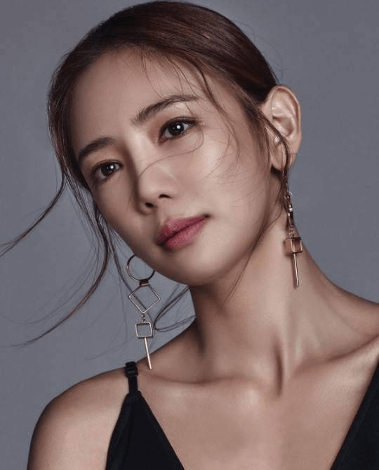 韩国水蜜桃李泰林,身材凹凸有致魅力爆棚,谁看了谁迷糊!