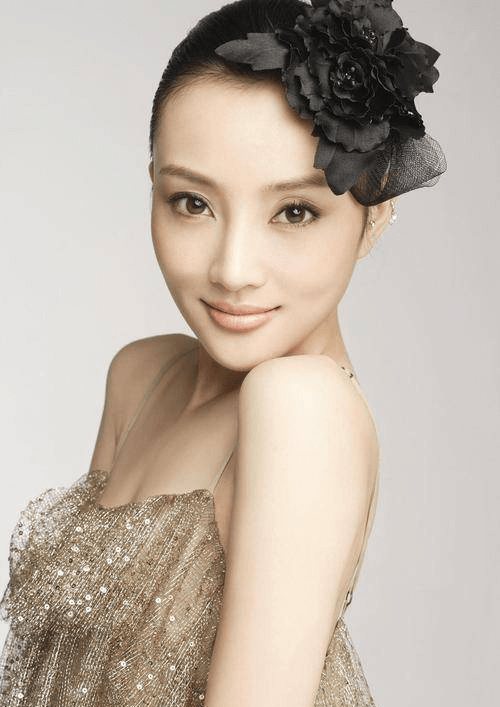 跌落凡间的精灵李小璐,以天浴出名的青涩水蜜桃,如今饱满绽放迷人芬芳