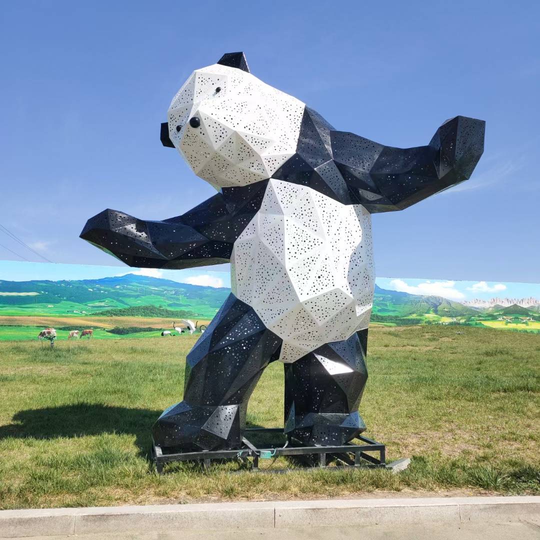 游乐场雕塑已经成为了该游乐场的一大亮点_游客_音符_艺术品