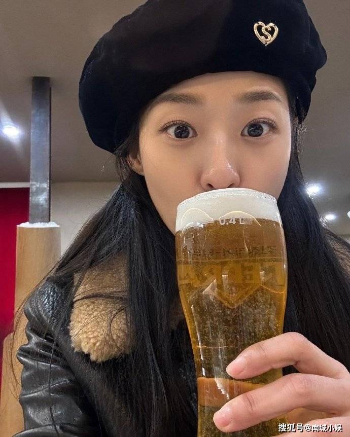 能唱会跳的金雪炫,女团的标准身材超妩媚撩人!