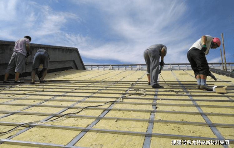 屋面保温板铺设的照片图片