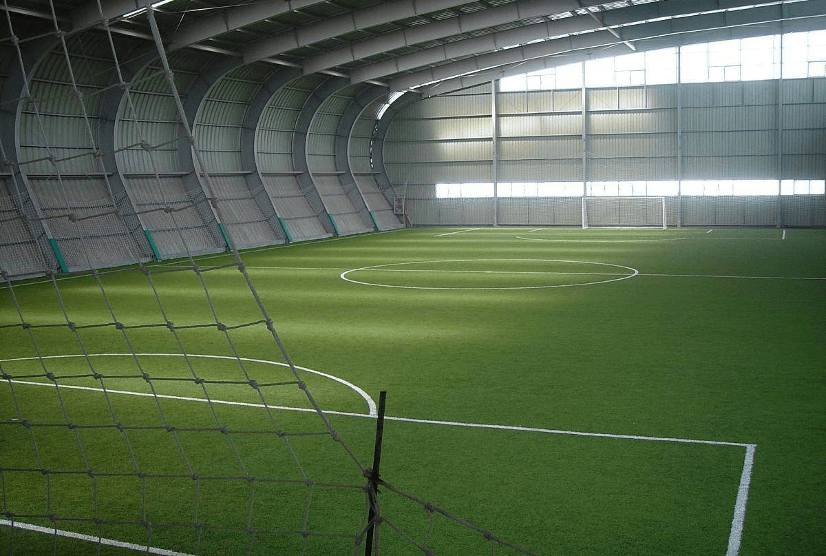 室内足球场人造草坪铺装方法:打造优质运动场地