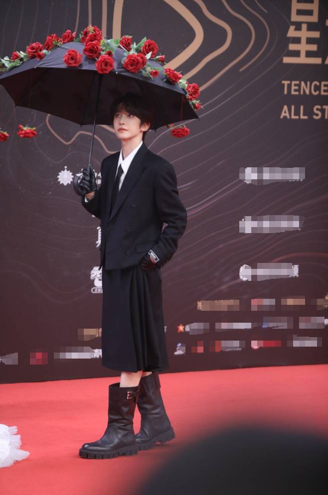 杨紫迪丽热巴赵露思比美 王一博龚俊王鹤棣斗帅-搜狐大视野-搜狐新闻