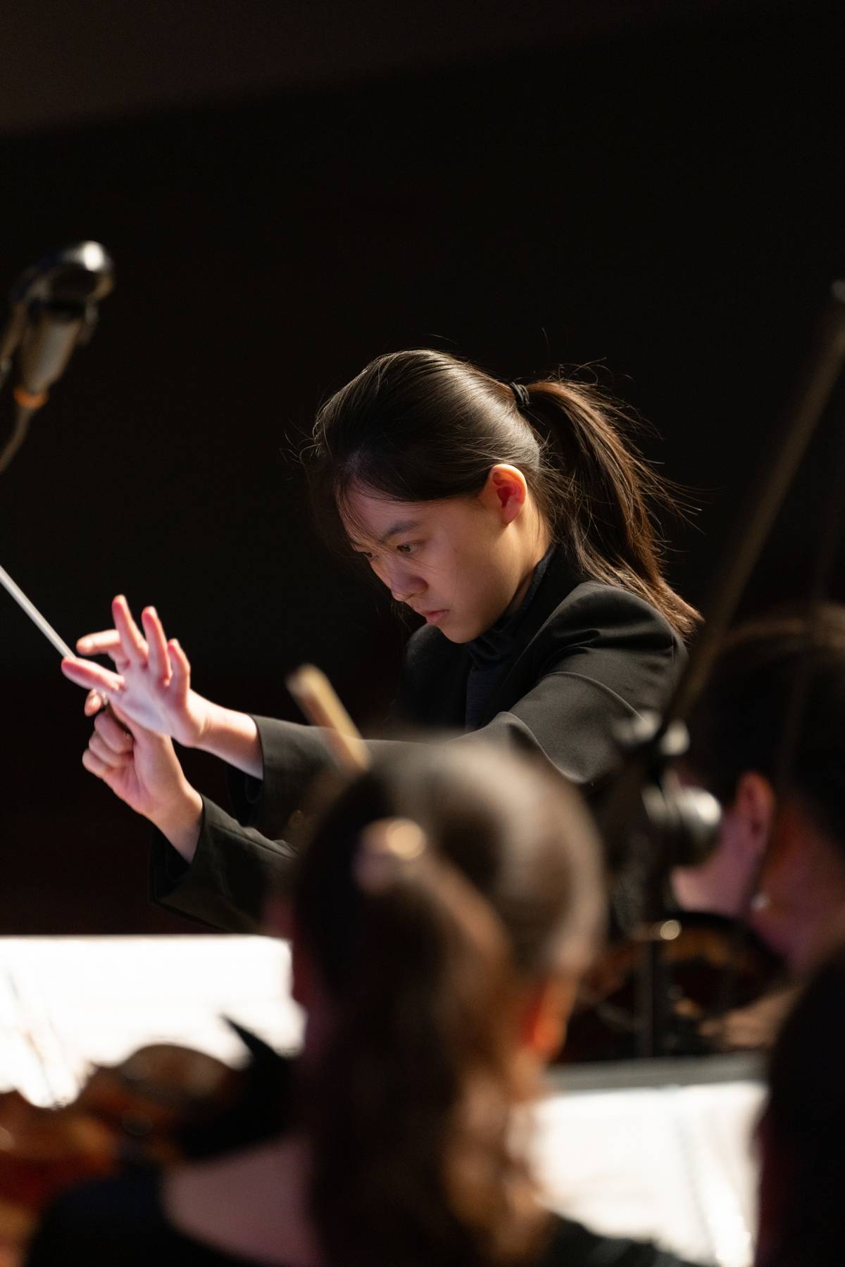 小提琴演奏家柳倩携ice·乐团首秀 亮相冰城回馈故乡_音乐_演出