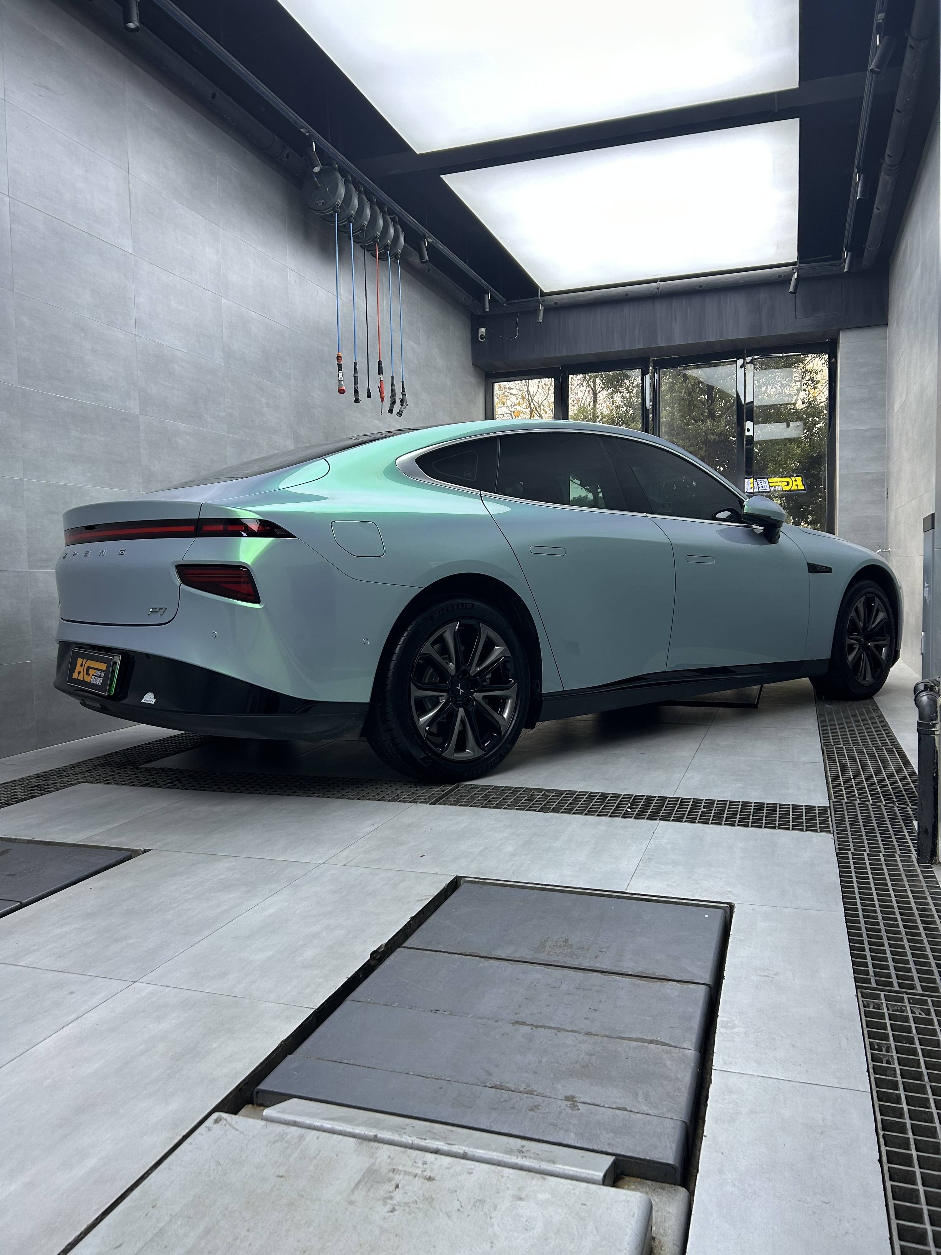 长沙汽车贴膜汇格车研,小鹏p7全车装贴梦幻灰魅绿_搜狐汽车_搜狐网