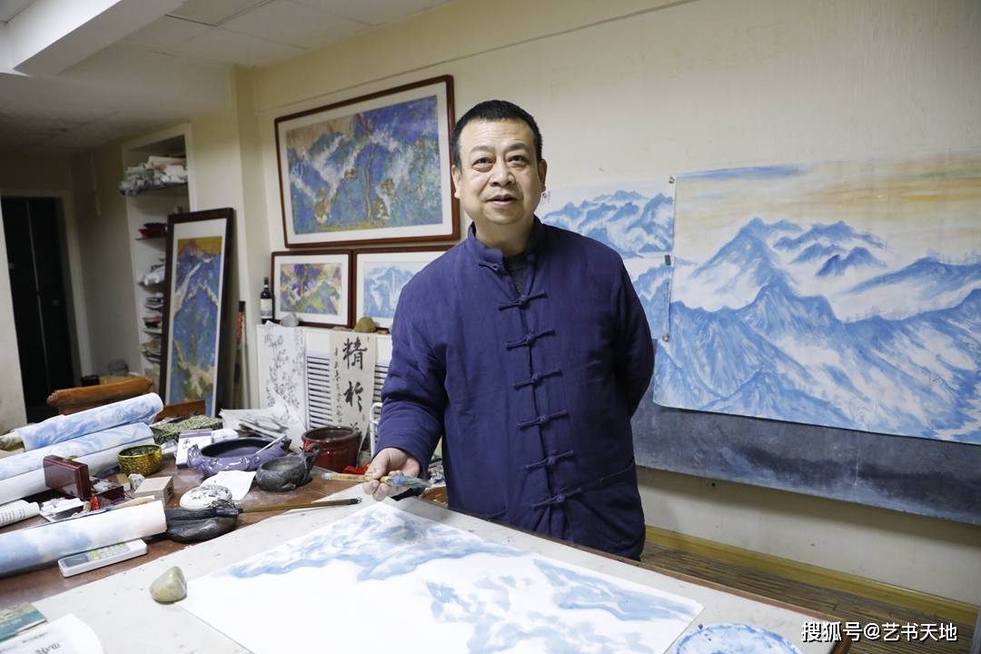 独具匠心的艺术融合:魏军科的没骨青花山水画_传统_作品_文化