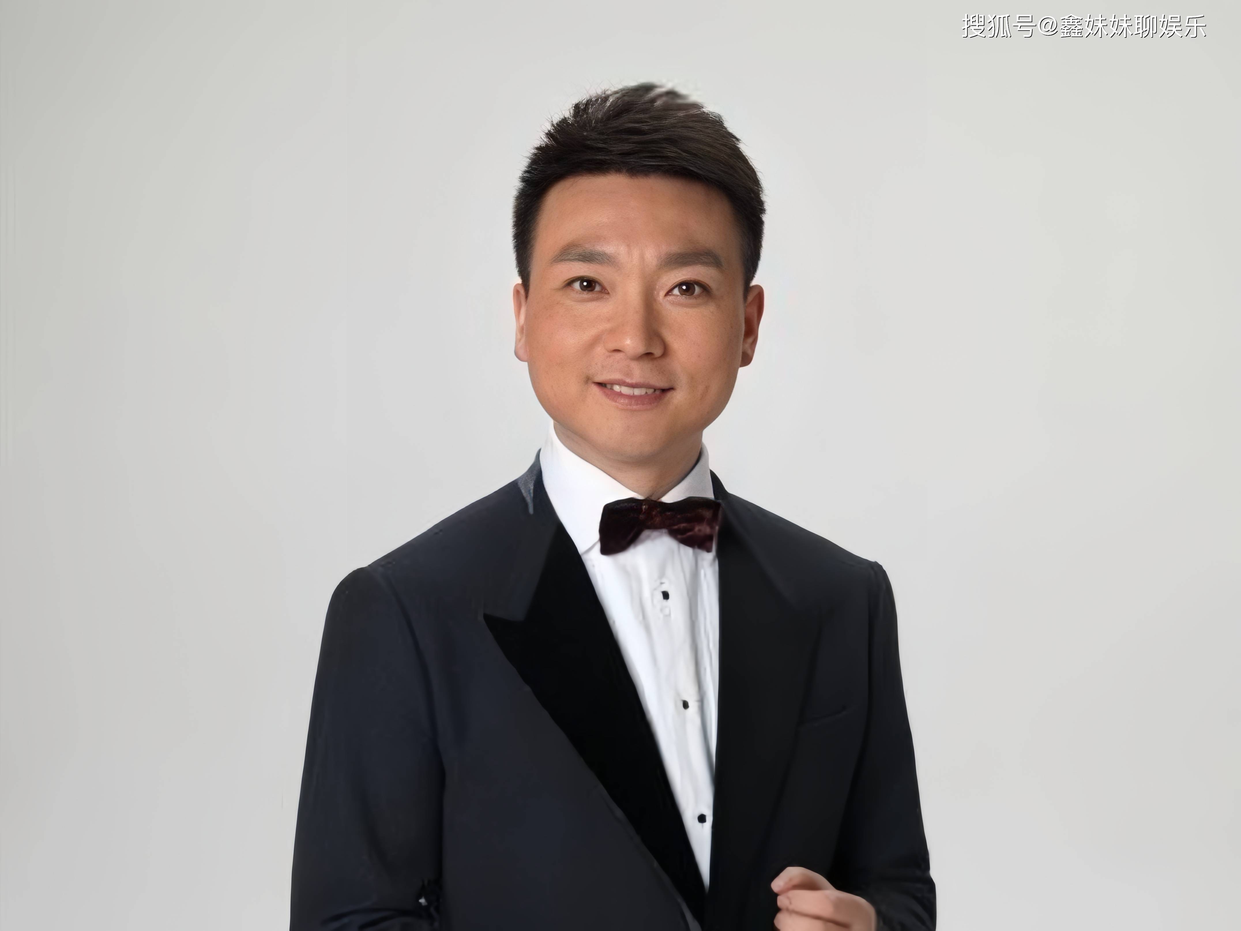 新闻联播主持人康辉(新闻联播主持人康辉年薪)