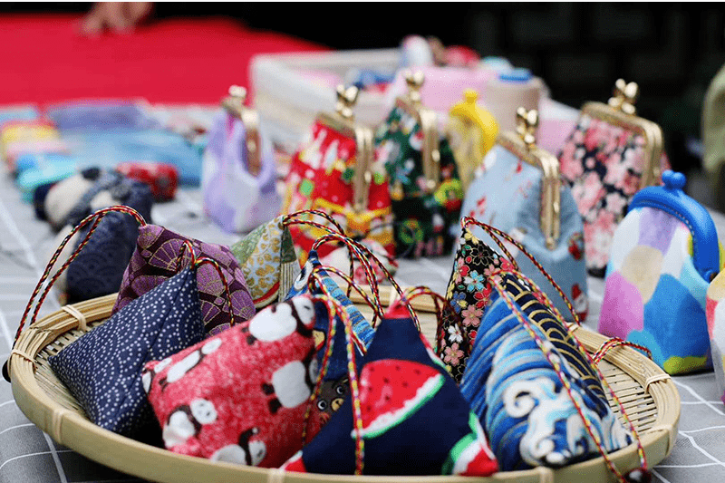 江苏扬州小地摊撬动大文化文创集市让传统业态迸发新火花