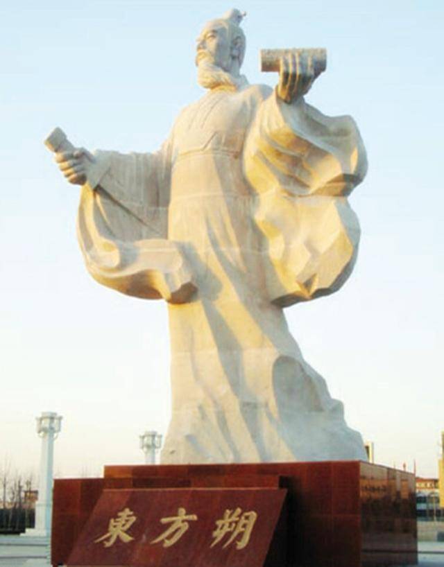 其中一个就是东方朔偷蟠桃的雕塑,另一个是位于德州市陵县东方公园内