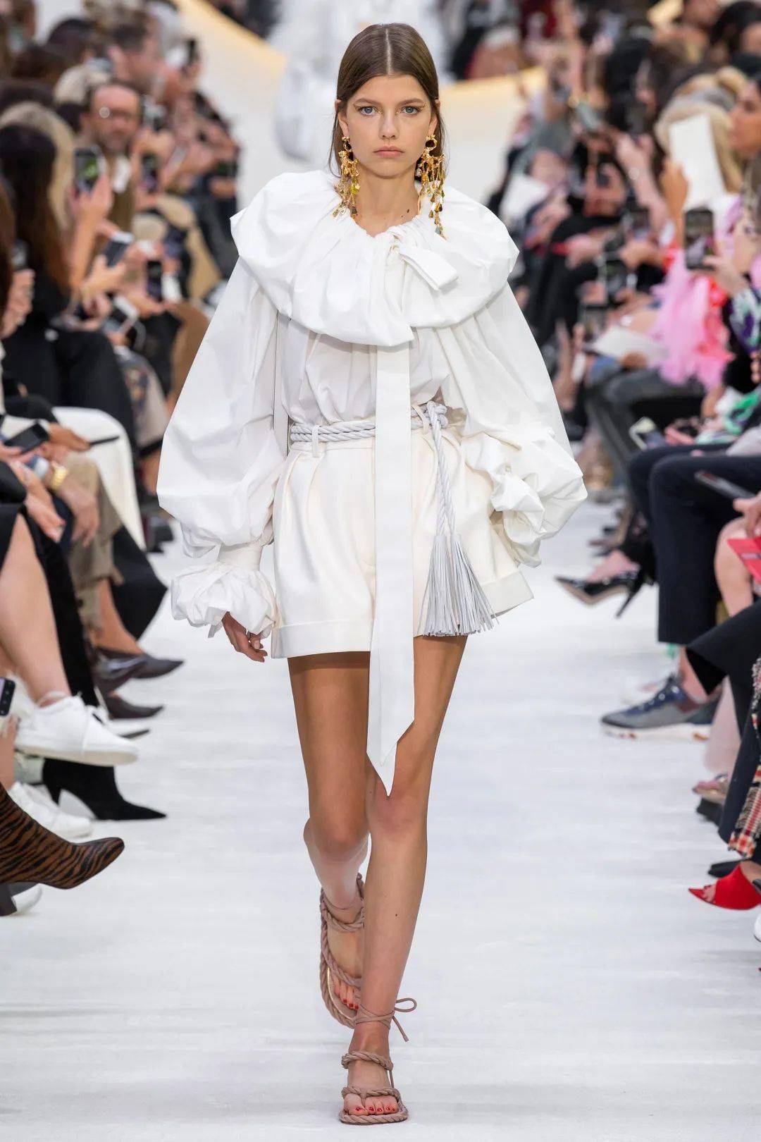 2020泡泡袖实火漂亮姐姐都在穿