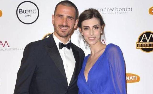 人美心善,博努奇和妻子玛蒂娜捐赠19000个签名口罩