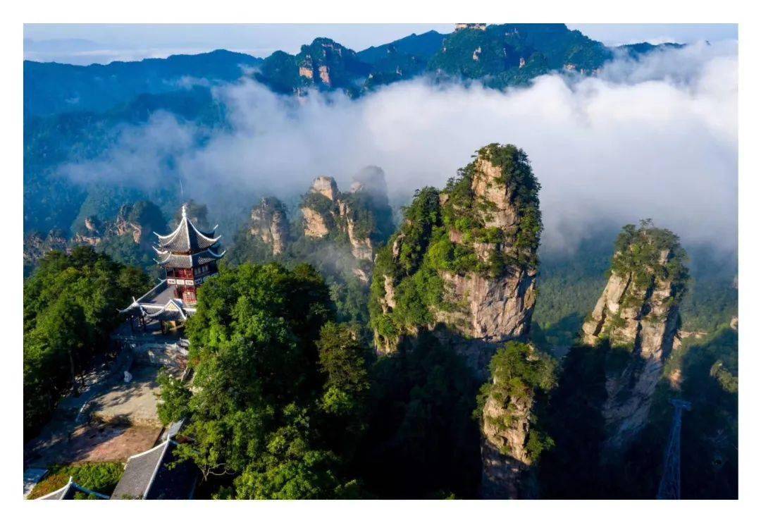 张家界黄石寨夏日悬浮山美若梦幻组图