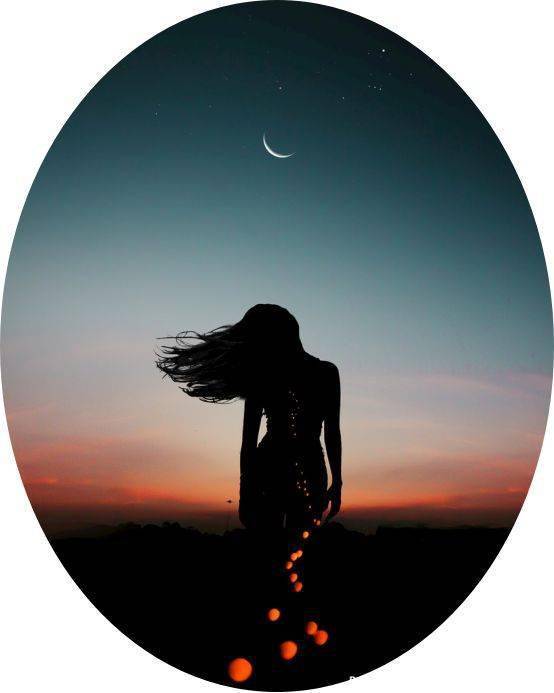 夜色荡漾夏夜热烈奔放漆黑的长发飘散蝉鸣弹奏起夏天的音符悠扬远古的