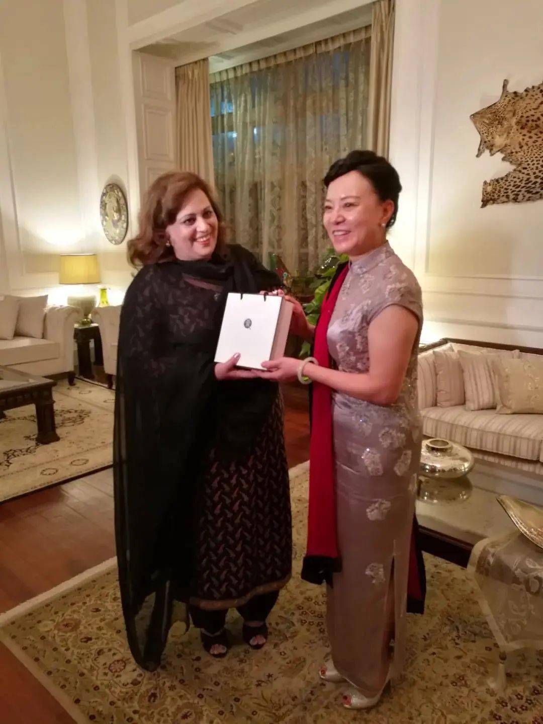 不仅在临床帮助上万女性收获美丽与健康,连巴基斯坦上将夫人,比利时