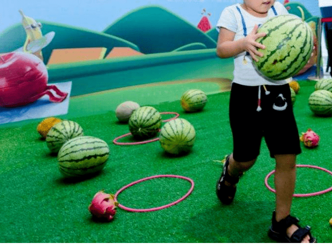 西瓜有的人却一套即中有的人多少圈都颗粒无收还记得童年的套圈圈游戏