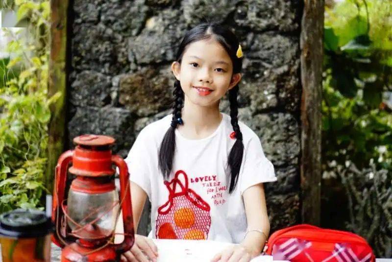 正能量海口青少年用笑脸撑起海南自贸港的明天