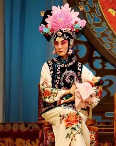 张火丁的铁镜公主发出京剧舞台上最艺术的一声叹息