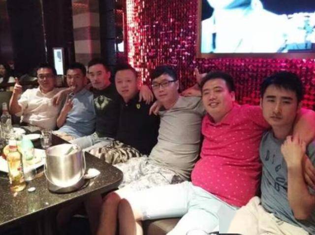 三天之后小王把车子还给了小刘,还把小刘的车子给洗了又加满了油,可以