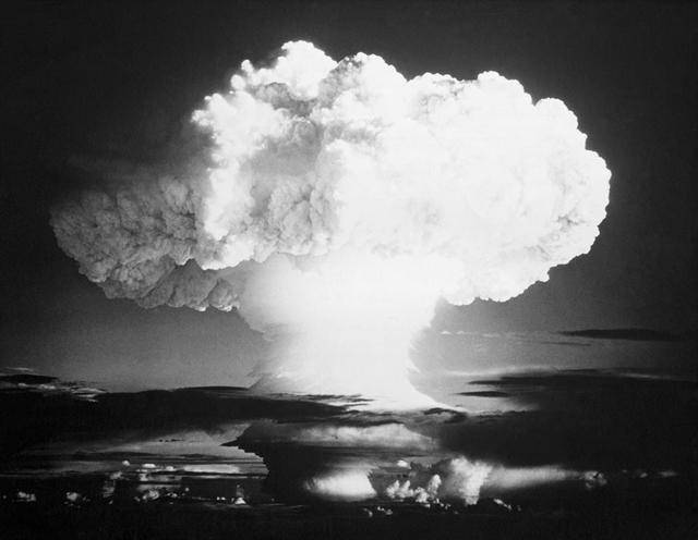 1945年太平洋最为血腥的冲绳岛战役美军伤亡高达7万人