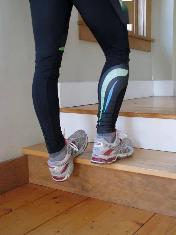 小腿呆废了?正确按摩 拉伸让你轻松奔跑