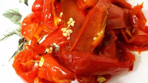 爱吃凉菜的看过来凉拌红辣椒皮蛋教你不一样的做法