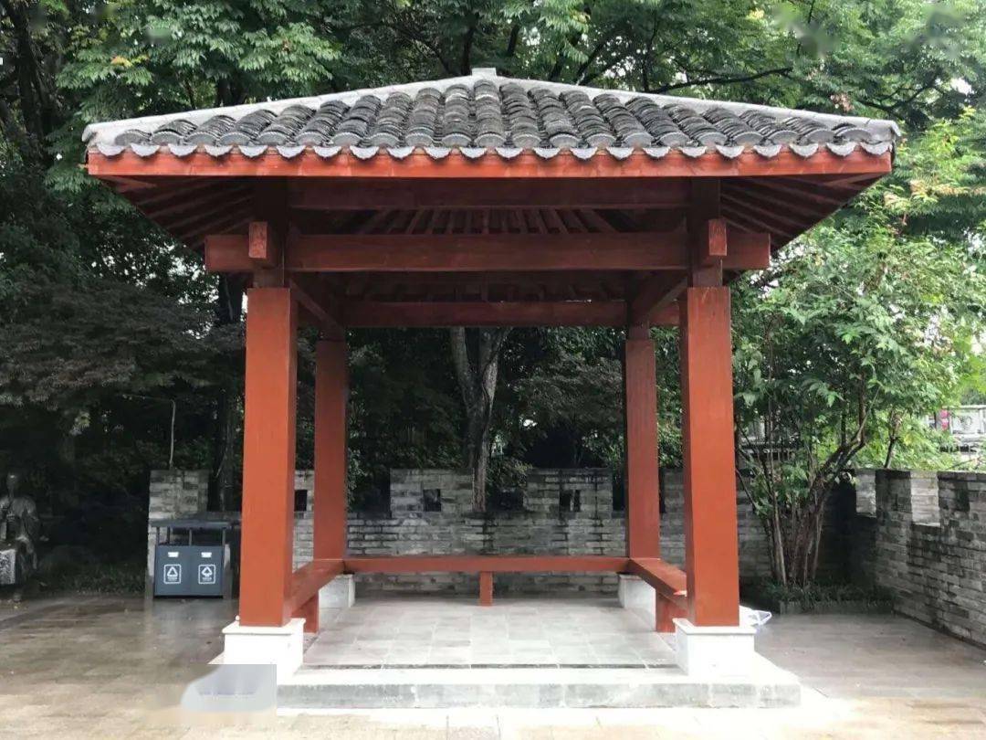 "修旧如旧,传承经典"的原则,进行原址重建,采用钢筋混凝土结构 木结构