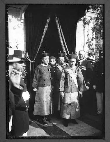 1902年,贝子载振参加英王爱德华七世的加冕礼1904年美国圣路易斯世博