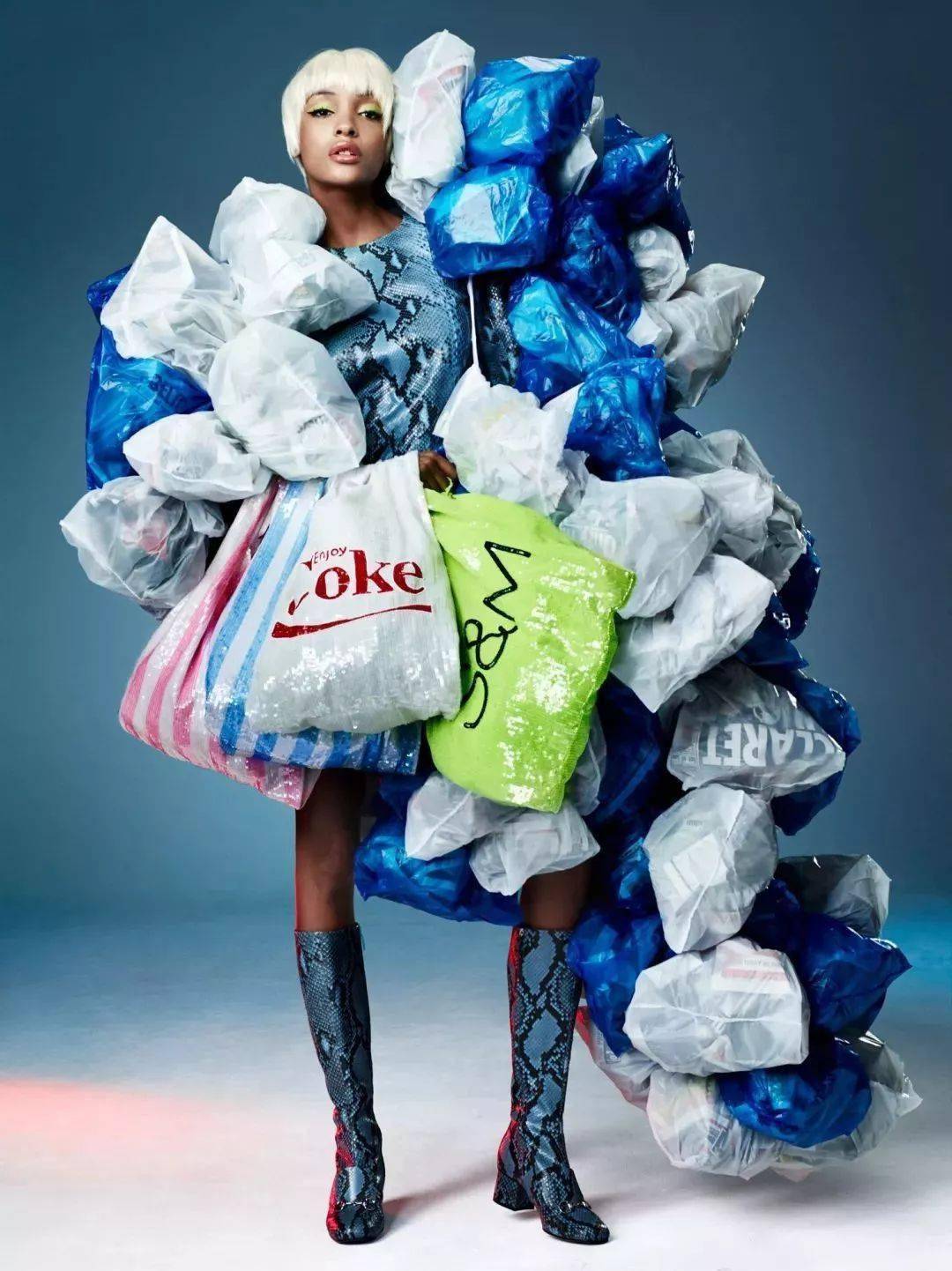 花费几万买到的大牌时装竟然是塑料袋打破常规面料束缚设计师将人间