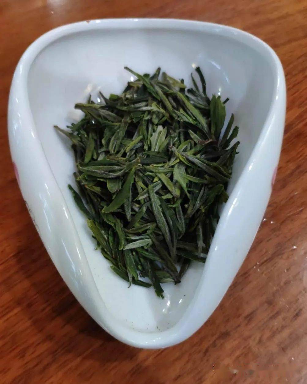 明日剧透别具一格雨山茶李家湾村黄金叶