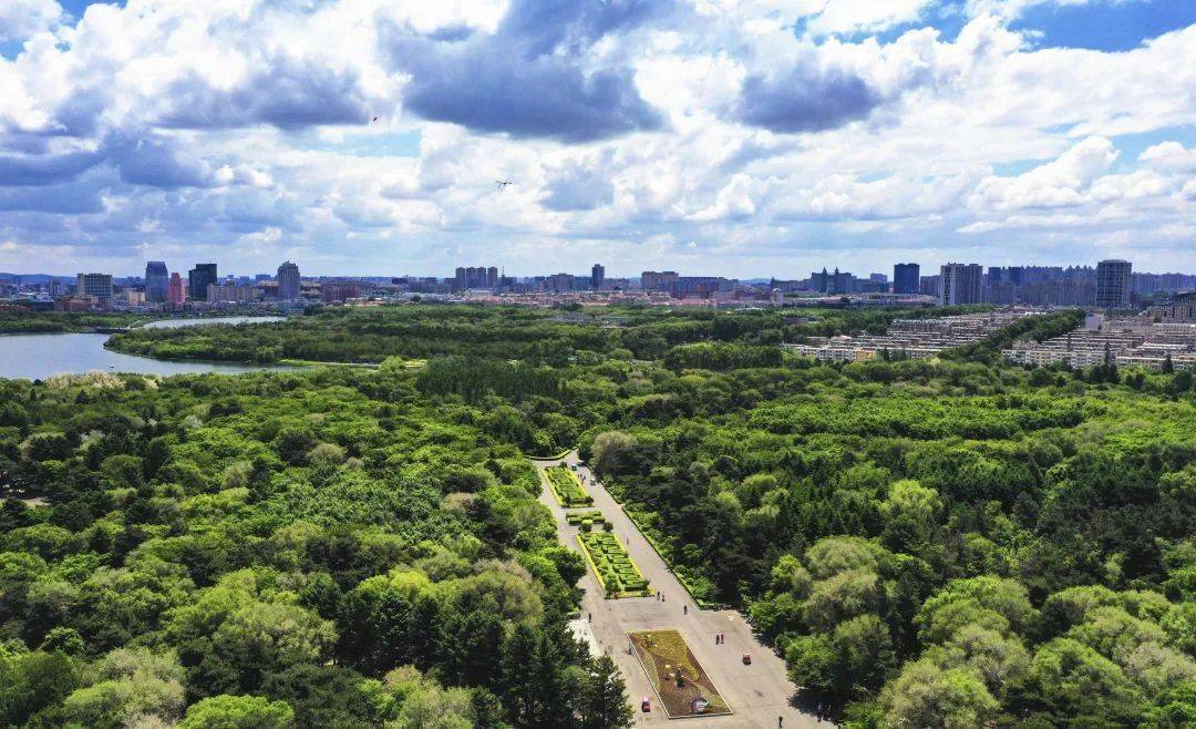 6月4日的长春市城区景色↑这是6月4日的长春市新民大街及文化广场景色