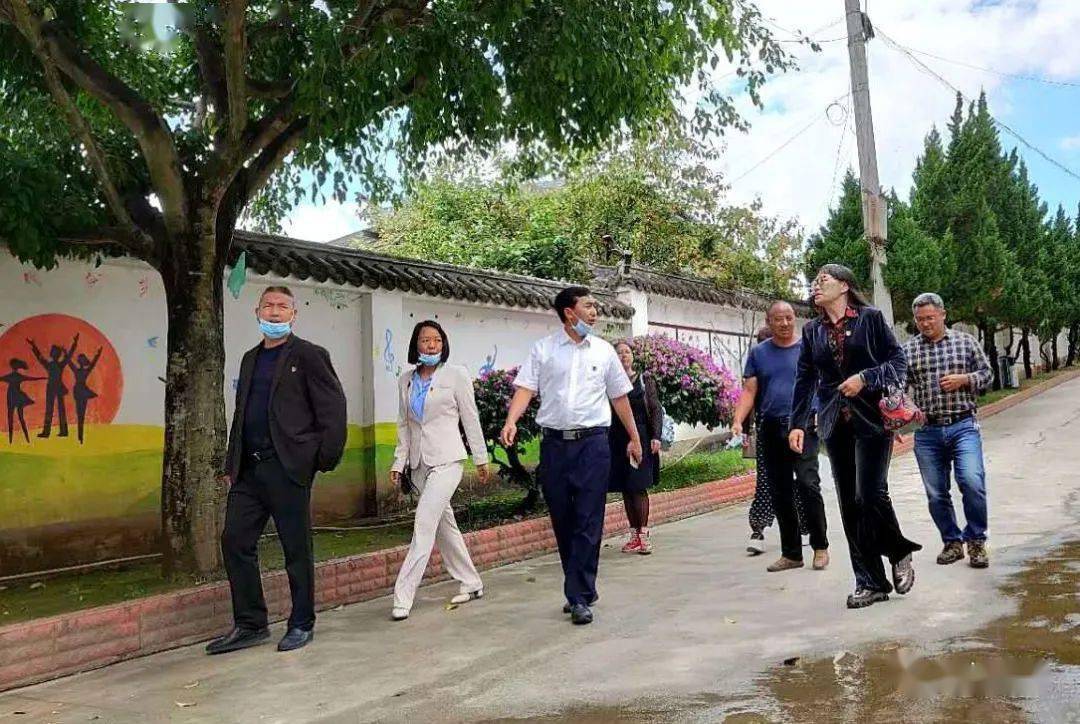 县政协深入南涧县示范小学无量山镇和平小学慰问少年儿童