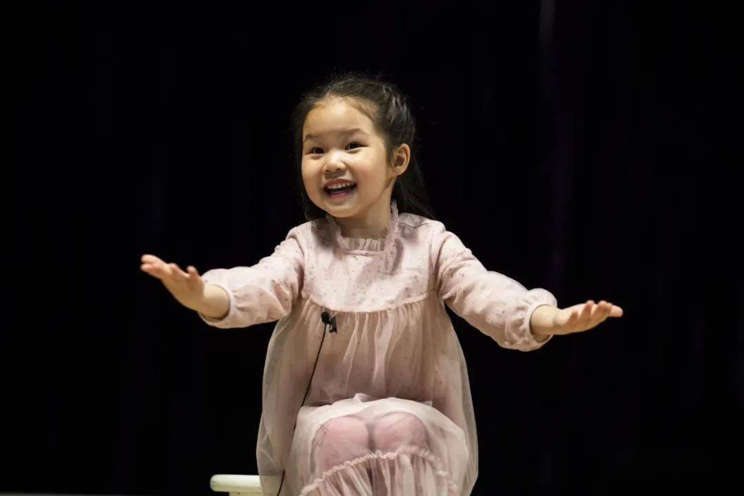 吴碧霞的5岁女儿一首童谣刚上热榜又一曲抗疫新歌走红