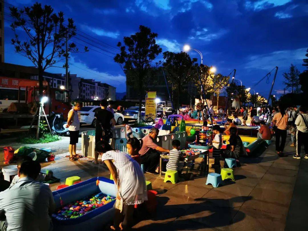 安福地摊经济盛景,并有指定临时摆摊地点.