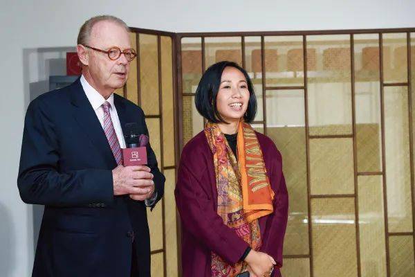 ptrick thomas 先生和蒋琼耳女士