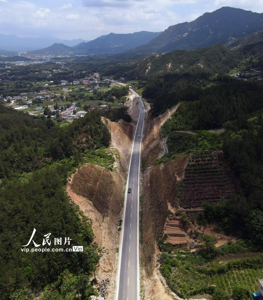 组照标题安徽岳西黄沙岭隧道建成通车318国道缩短7公里