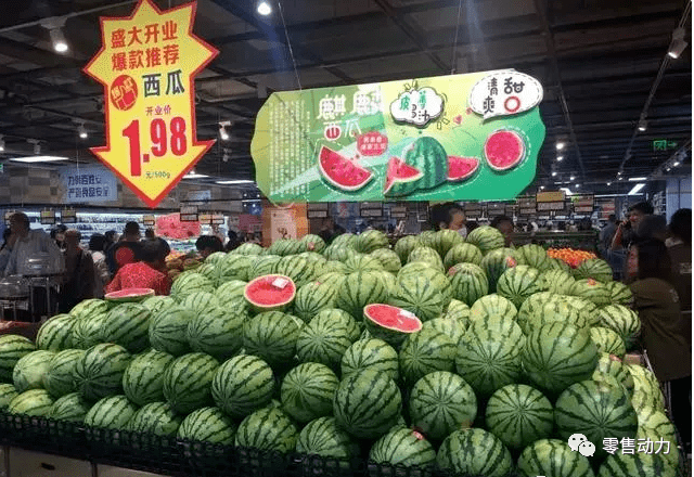 西瓜大堆头陈列二,西瓜陈列形式如果瓜蒂颜色发黄,发蔫儿,干瘪,那