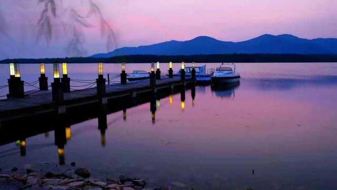 谢立新仑山湖之夜