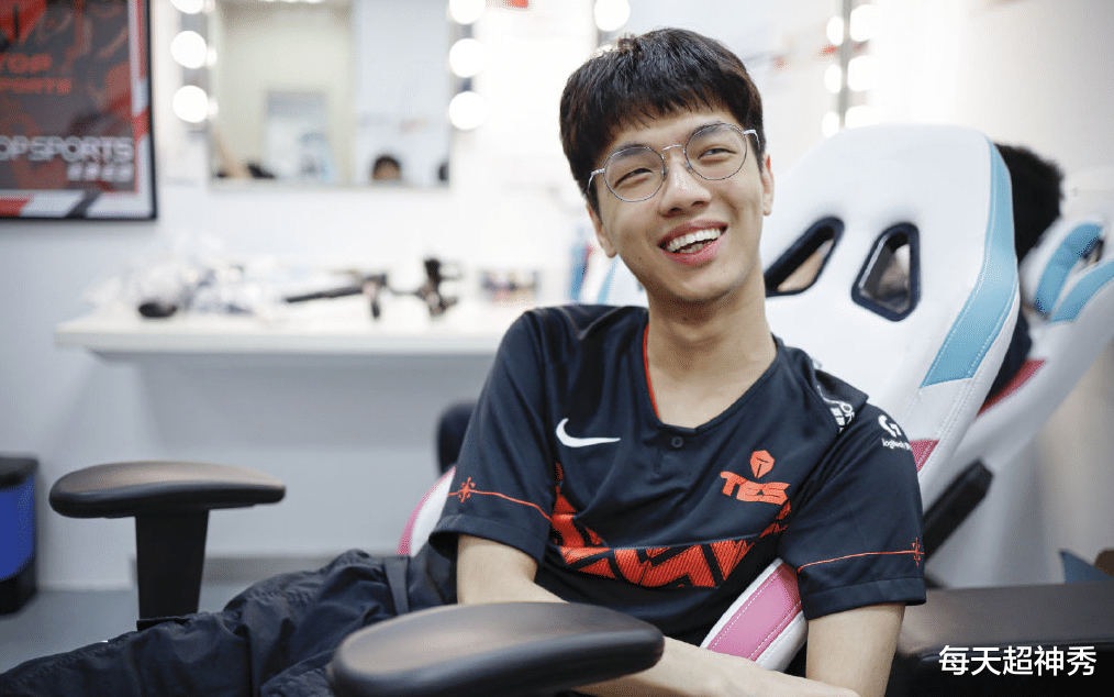 跟随tes旗开得胜,qiuqiu赛后写下64字,热评获赞破700!_knight