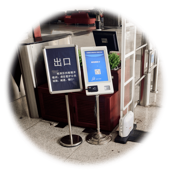 读者离开图书馆时,需要在出口处刷卡释放座位,便于其他读者选座使用