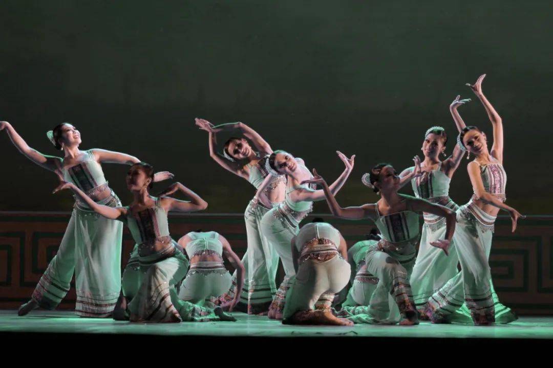 美哉云南柔情水之灵傣族小卜少