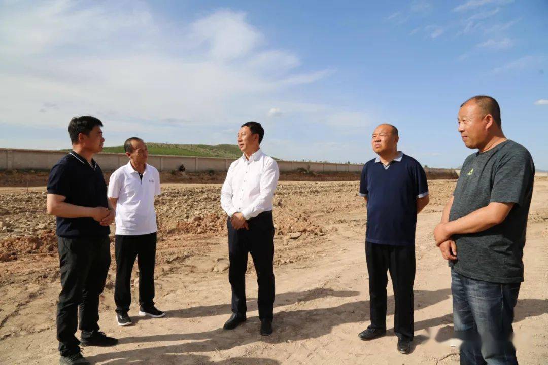 旗长孟和达来调研肉牛产业发展情况